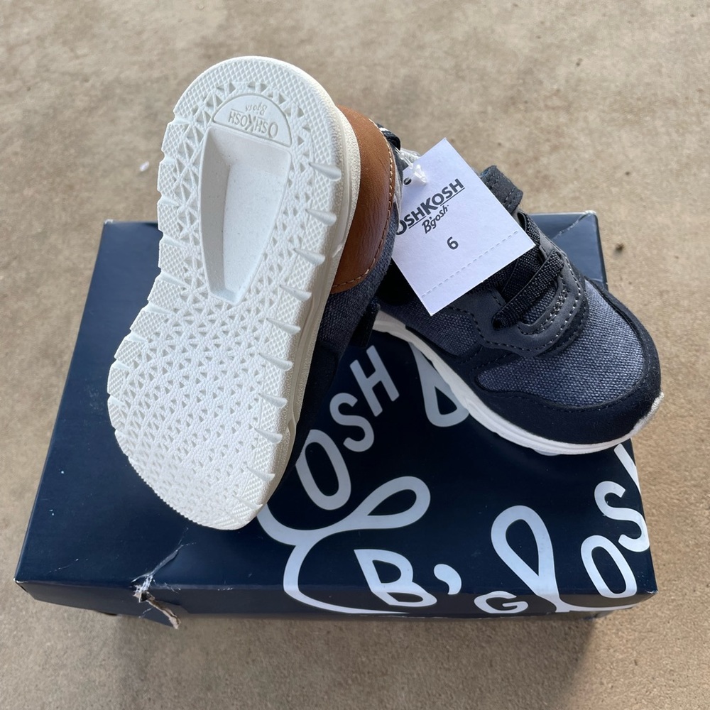 NWT Osh Kosh size 6 toddler boy sneakers